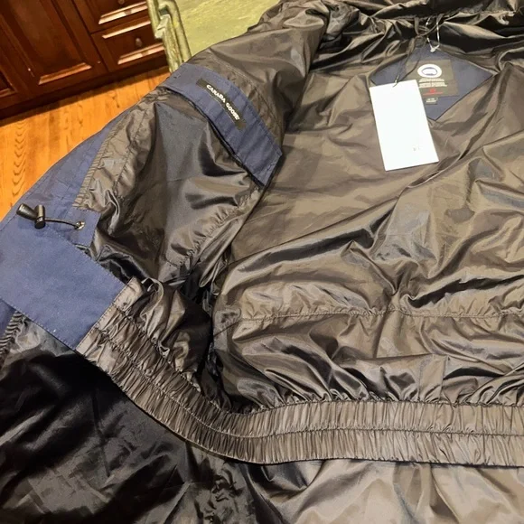 Beautiful new and blue Canada Goose Research Jacket - Picture 8 of 13